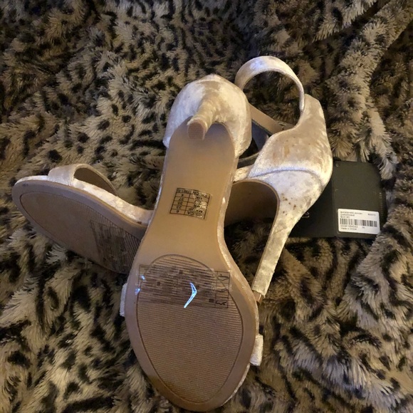 Heels - Picture 6 of 6